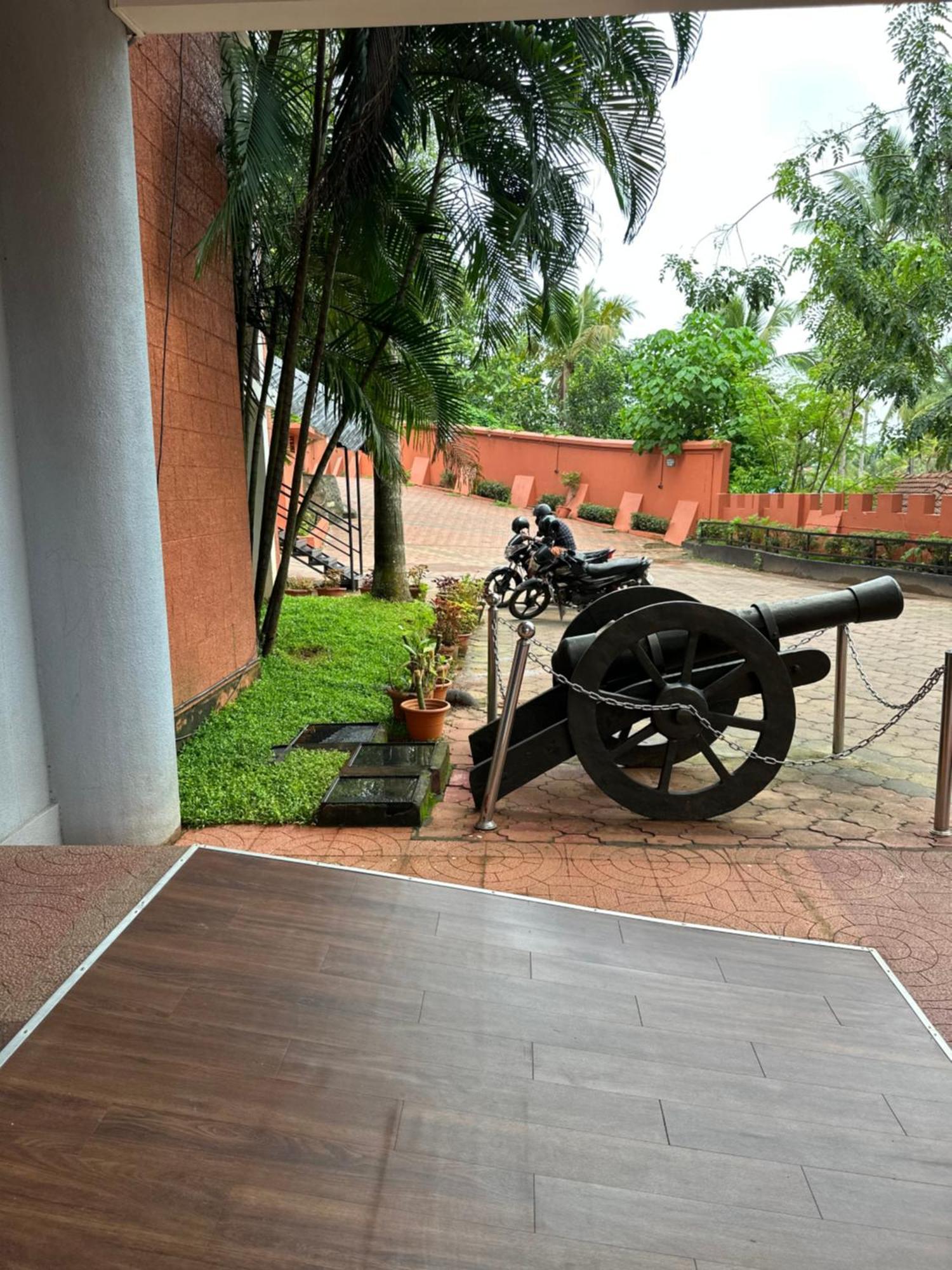 Gd International Redfort Nilambur Luaran gambar