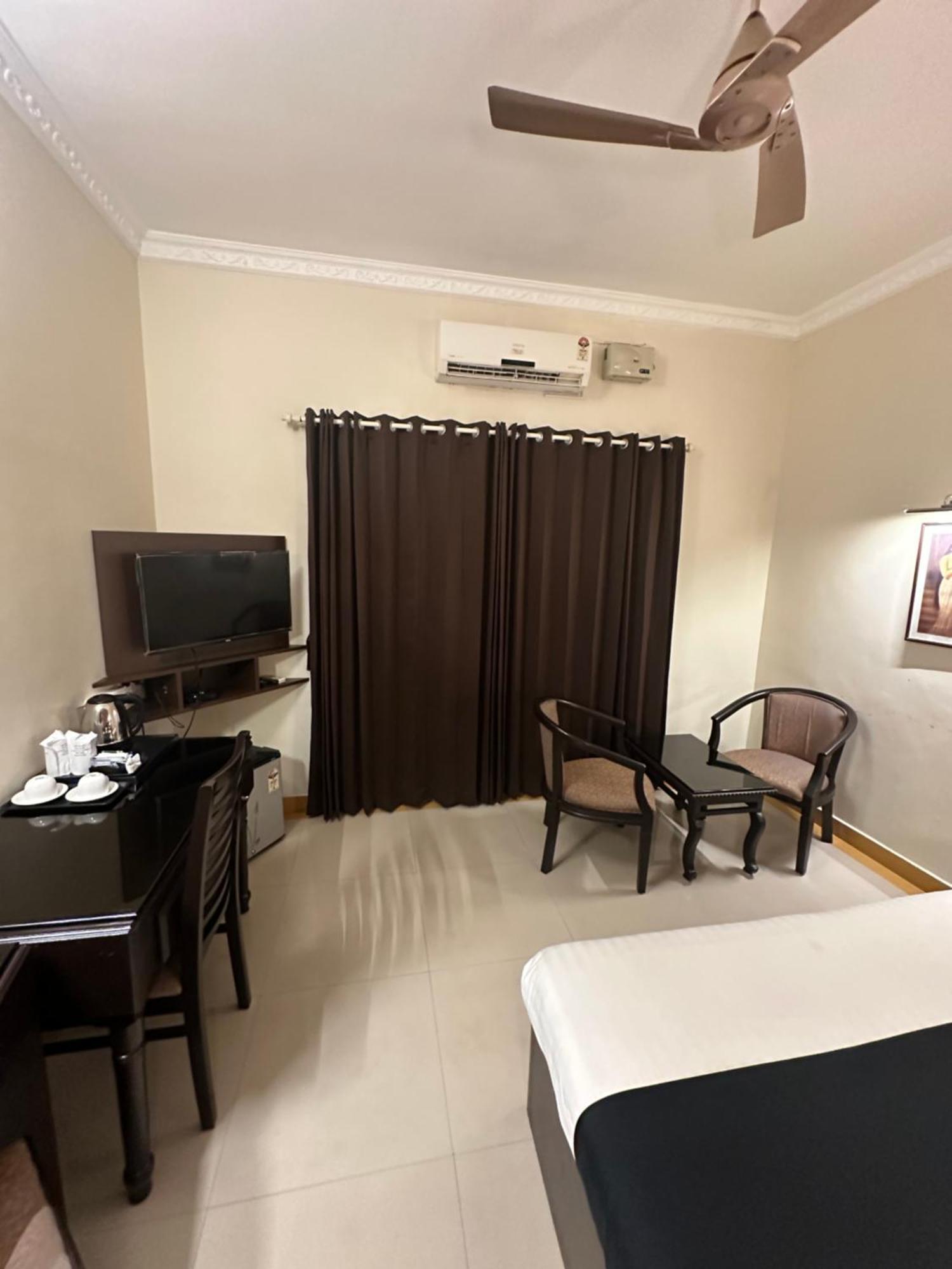 Gd International Redfort Nilambur Luaran gambar